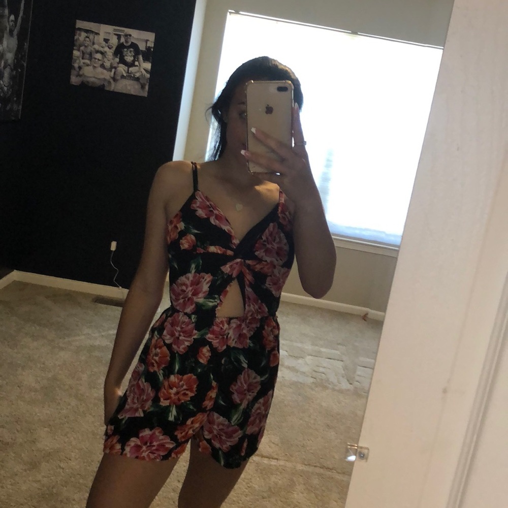 Floral romper🌺